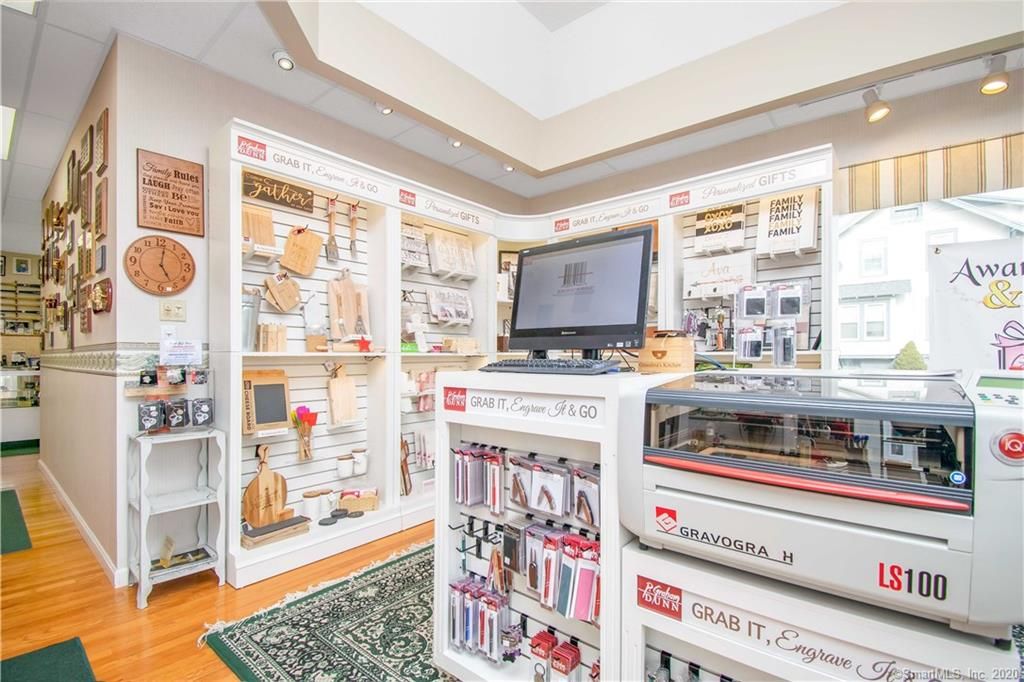 492 Enfield St, Enfield, CT 06082